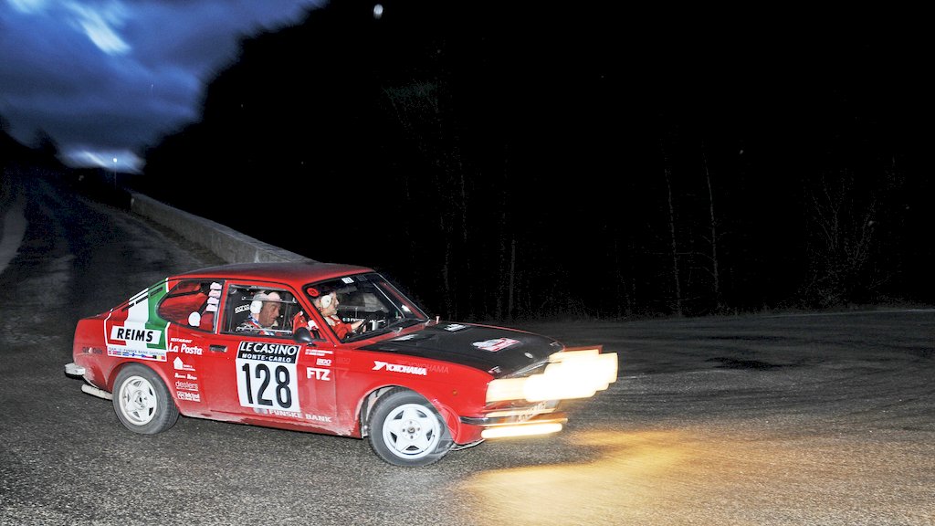 Lars Hindsgaul og Arne Pagh gør fra morgenstunden en indsats i mørke, for at forsvare deres 2. plads.
(Foto: rallypics.dk)